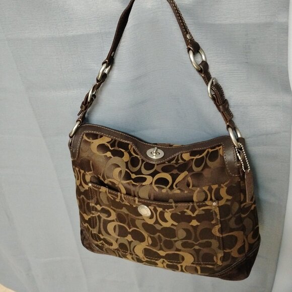 ❤️COACH Chelsea Tricolor Turnlock 10143 Brown signature Purse - Picture 2 of 9